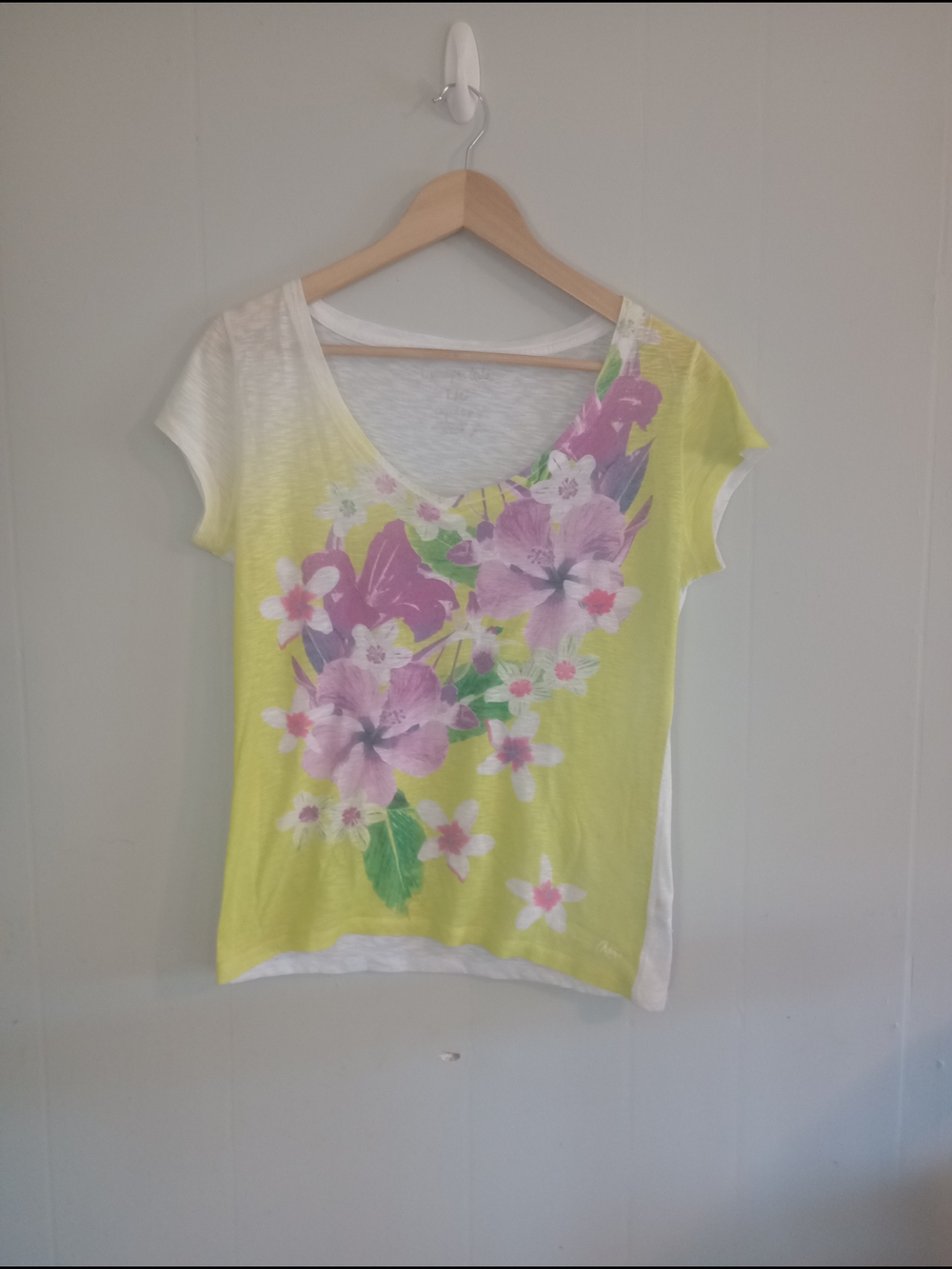 Aeropostale Yellow V-Neck Tee with Pink Floral Print Size L